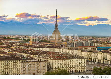 Cityscape of Torino (Turin, Italy) at dusk 32651945