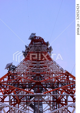 紅白の通信鉄塔 紅白の通信鉄塔 32652424