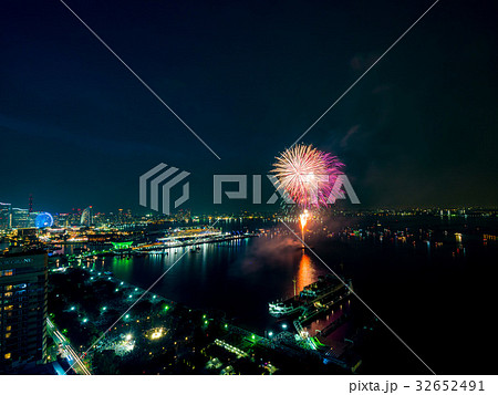 横浜の花火大会 32652491
