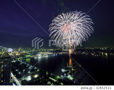 横浜の花火大会 32652511