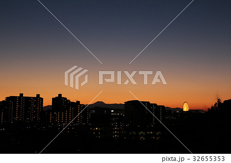 港北ニュータウンの夕暮れの富士山 32655353
