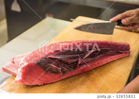 メバチマグロの解体・サク取り メバチマグロの解体・サク取り 32655831