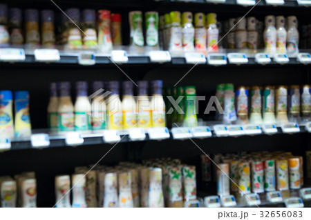 ソース ドレッシング スーパーマーケット、スーパー、食材売り場、お店、デパート ソース ドレッシング スーパーマーケット、スーパー、食材売り場、お店、デパート 32656083