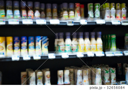 ソース ドレッシング スーパーマーケット、スーパー、食材売り場、お店、デパート ソース ドレッシング スーパーマーケット、スーパー、食材売り場、お店、デパート 32656084