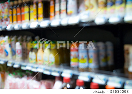 ソース ドレッシング スーパーマーケット、スーパー、食材売り場、お店、デパート ソース ドレッシング スーパーマーケット、スーパー、食材売り場、お店、デパート 32656098