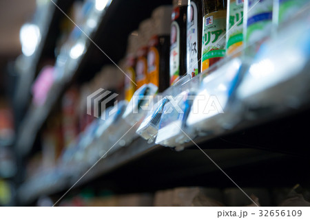 ソース　ドレッシング　スーパーマーケット、スーパー、食材売り場、お店、デパート 32656109