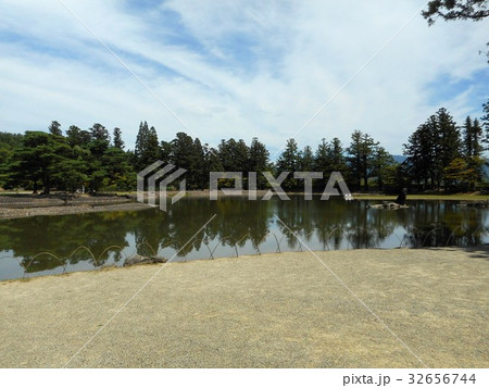 毛越寺　庭園　大泉が池 32656744
