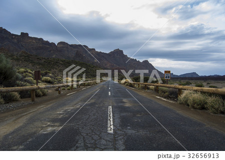 Road in volcanic landscape Road in volcanic landscape 32656913