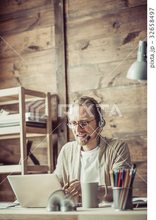 Freelancer having negotiation online. Freelancer having negotiation online. 32658497
