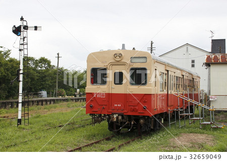 国吉駅にて保存の久留里線キハ30 国吉駅にて保存の久留里線キハ30 32659049