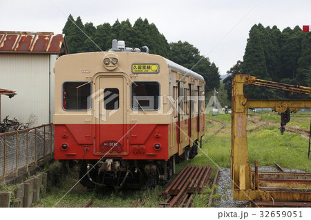 国吉駅にて保存の久留里線キハ30(久留里線時代) 国吉駅にて保存の久留里線キハ30(久留里線時代) 32659051