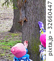 children feeding a squirrel 32660447