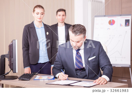 Adult businessman writing on folder with papper 32661983