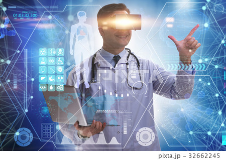 Telemedicine concept with doctor wearing VR 32662245