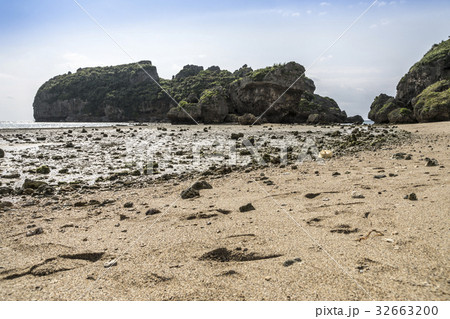 浜比嘉島の奇岩石群 32663200