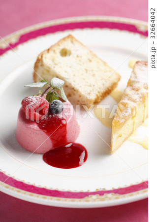 スウィーツ三点盛り 32664042