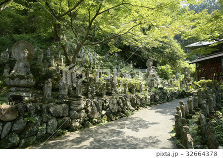 秩父札所金昌寺　羅漢群 32664378