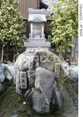 塩湯社　湯郷温泉源泉地 32664461