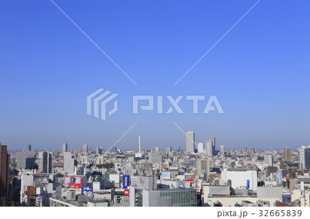 新宿より池袋方面ビル群 32665839