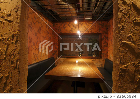 レストランインテリア 32665934