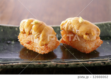 焼きウニ握り寿司 32666002