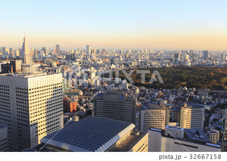 港区方面ビル群夕景 32667158