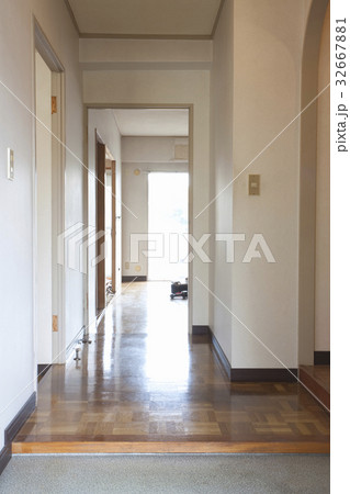 リフォーム前の玄関と廊下 リフォーム前の玄関と廊下 32667881