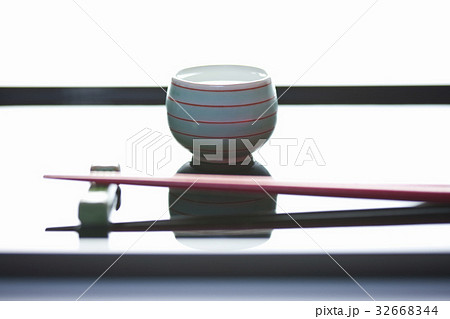箸とお猪口 32668344