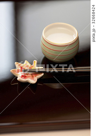 箸とお猪口 32668424