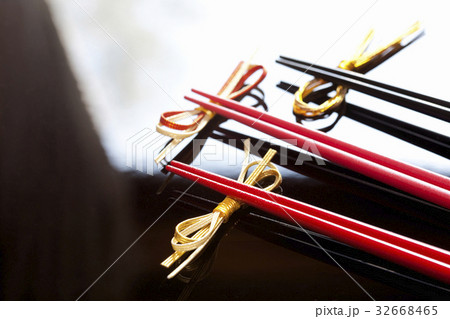 箸と箸置き 32668465