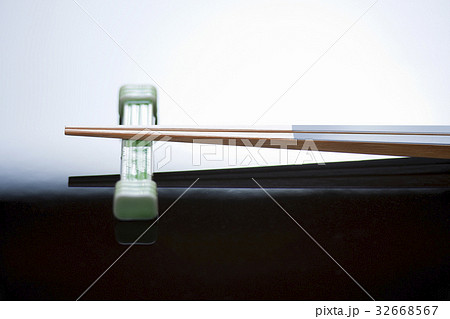 箸と箸置き 32668567