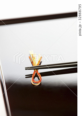 箸と箸置き 32668795