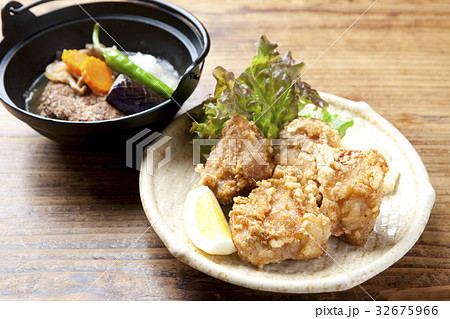 煮込みハンバーグと鶏のから揚げ 32675966
