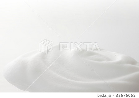 クリーム 32676065