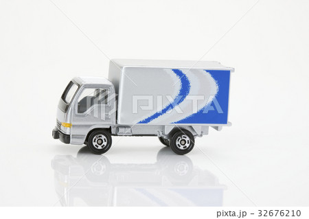 運送トラックの模型 32676210