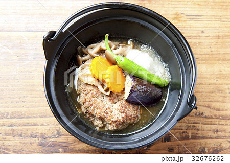 煮込みハンバーグ 煮込みハンバーグ 32676262