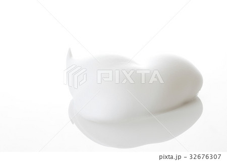 クリーム 32676307