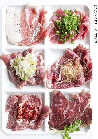 肉の盛り合わせ 32677328