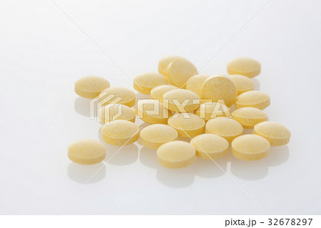 ビタミンのサプリメント 32678297