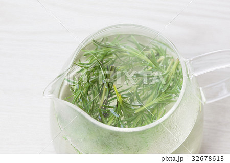 ローズマリーのハーブティー ローズマリーのハーブティー 32678613