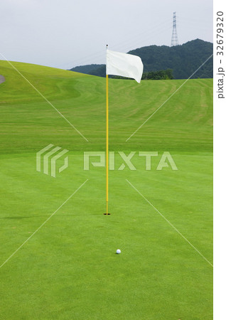 グリーン上のフラッグ 32679320