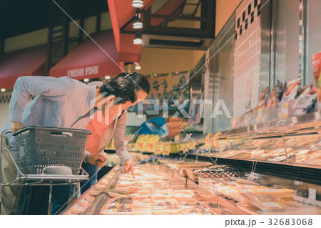 supermarket 32683068
