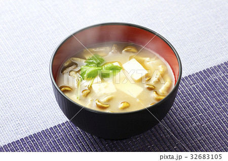 なめこと豆腐の味噌汁1 32683105