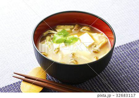 なめこと豆腐の味噌汁6 32683117