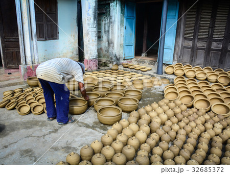 Pottery production base in Hoi An, Vietnam Pottery production base in Hoi An, Vietnam 32685372