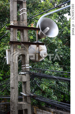 Vintage loudspeakers on street in Hoi An, Vietnam 32685380