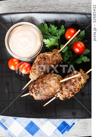 Barbecued kofta with vegetables on a plate 32685432