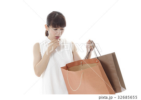 無駄遣いの女性 32685655