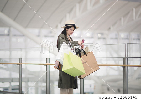 空港　ショッピング 32686145