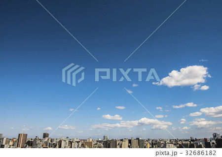 豊島区大塚方面の街並みと青空 32686182